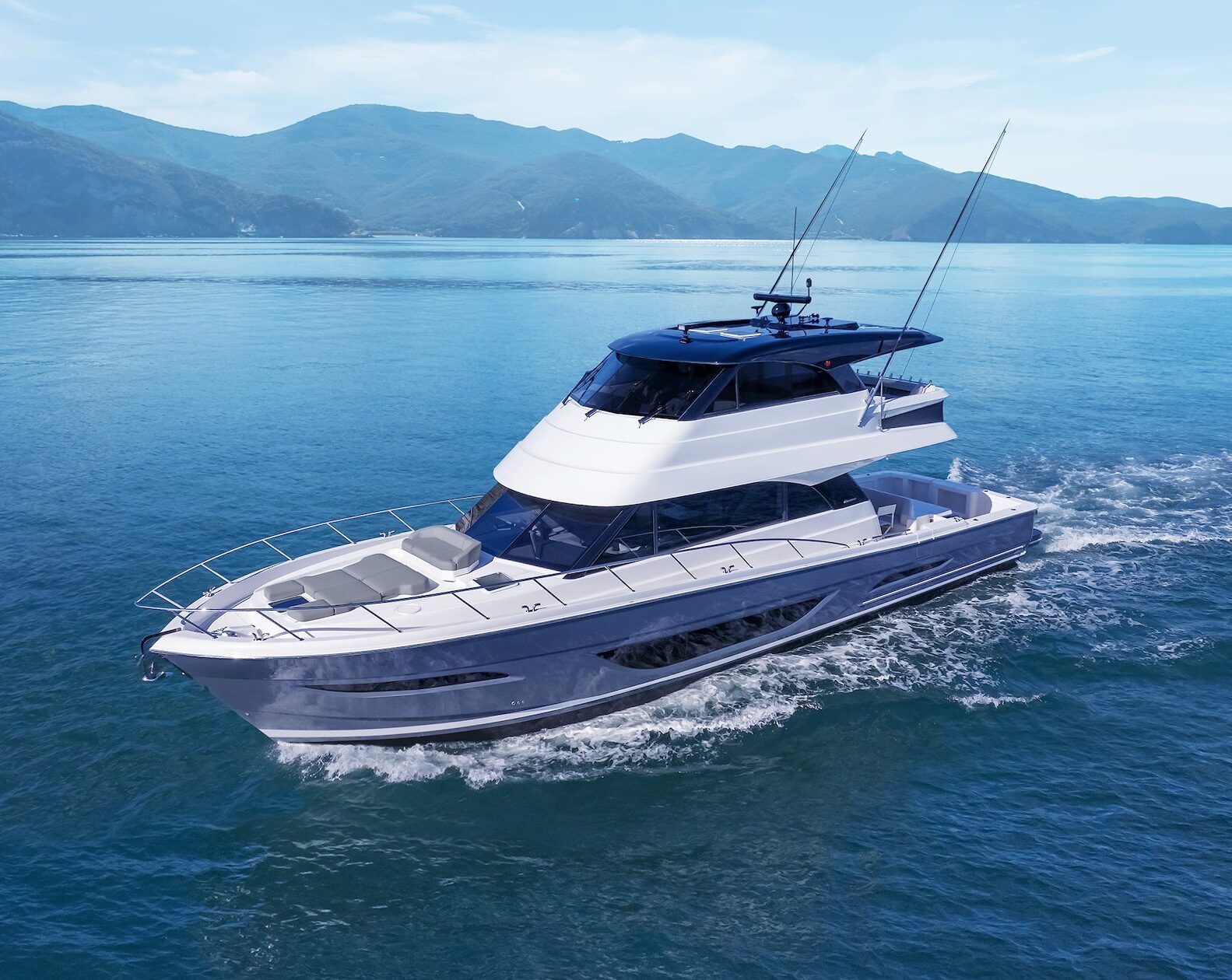 MARITIMO’S M600 Offshore Flybridge Motor Yacht AMERICAS LAUNCH at PBIBS