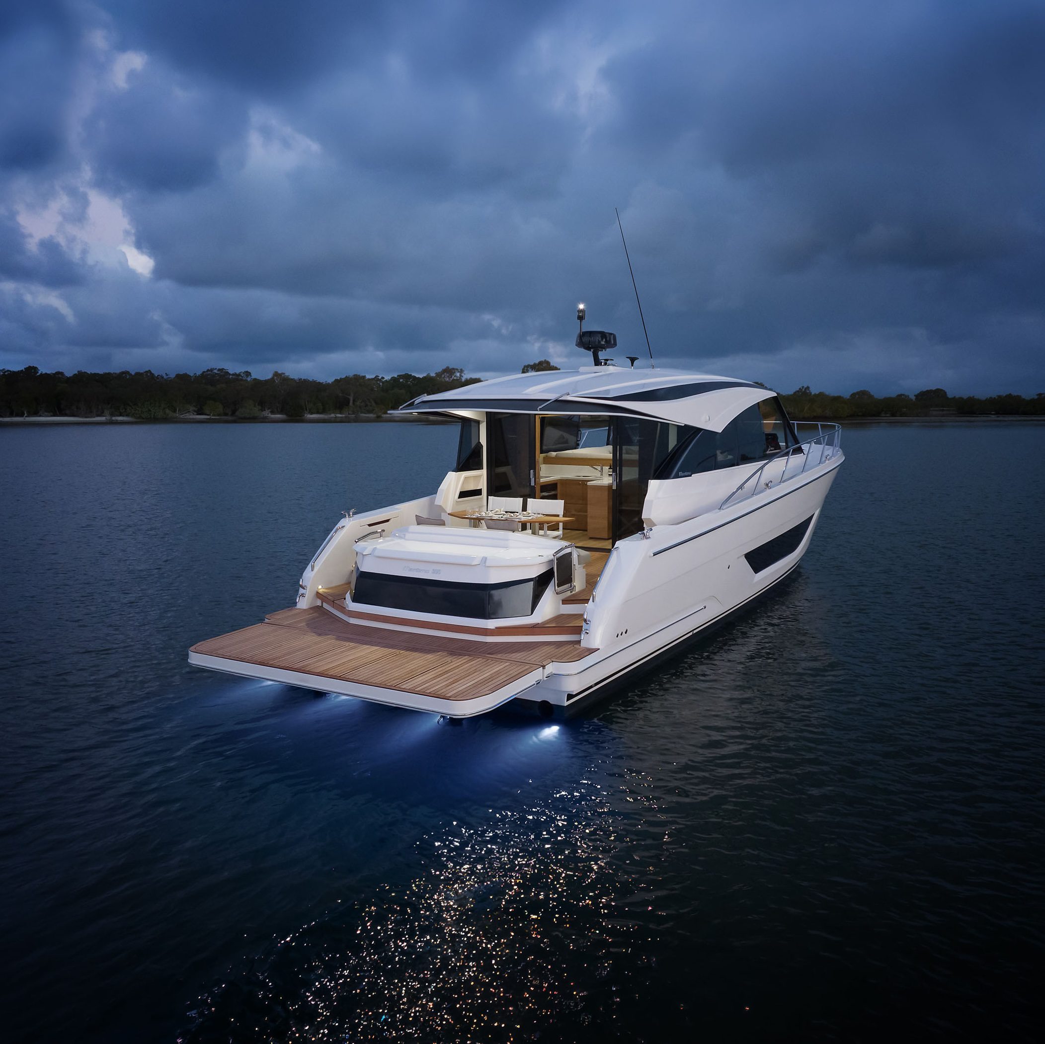 EXTENSIVE DECK SPACES